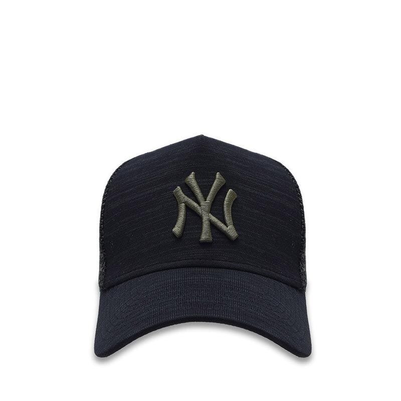 New Era New York Yankees Engineered Fit Trucker Men's Cap - Black