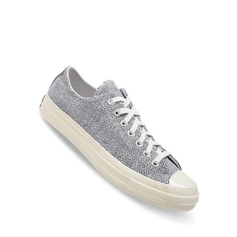 converse black canvas