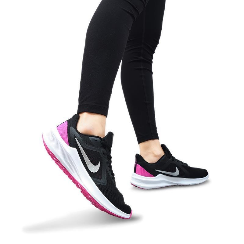 women nike running shoes black