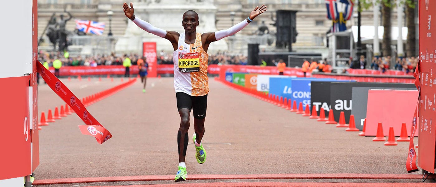 Eliud Kipchoge Pecahkan Rekor Maraton dengan Sepatu Carbon Fiber